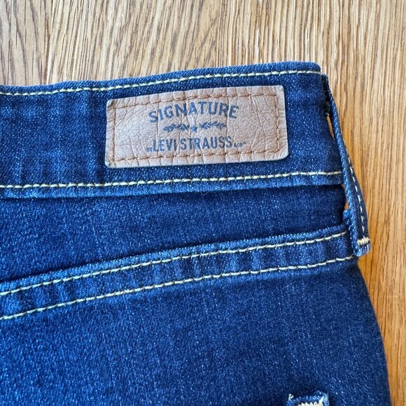 Signature Levi Strauss & Co Modern Skinny Shorts Size 10 - Picture 3 of 12
